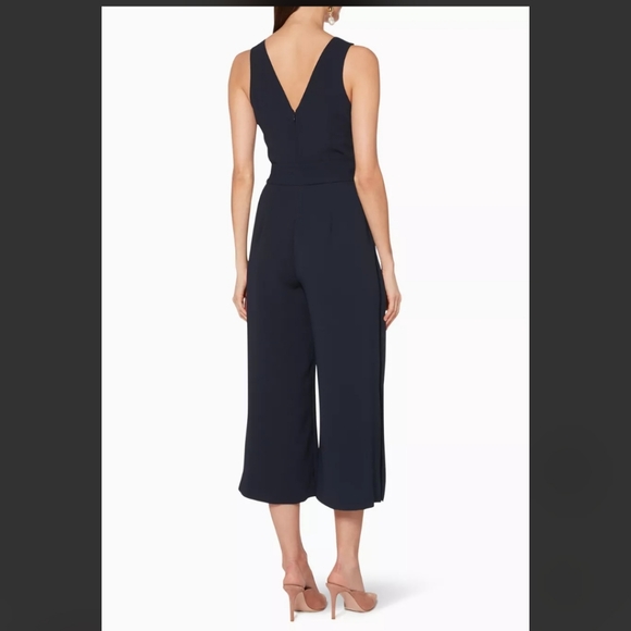 NWOT Club Monaco  Belted Sleeveless V Neck Wide Leg Jumpsuit In Navy Size 0 - Picture 2 of 5
